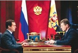 Президент РФ Дмитрий Медведев на встрече с заместителем Председателя Правительства Дмитрием Козаком. Фото: ИТАР-ТАСС